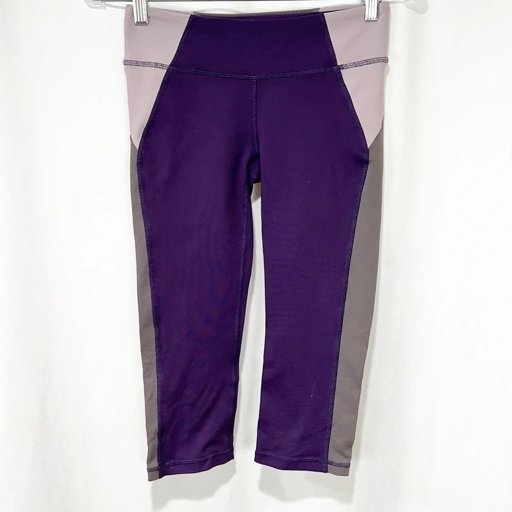 Alo Yoga Colorblock Capri Leggings purple and gray small